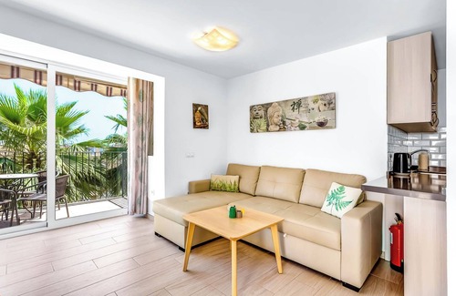 Torreblanca Casa | Apartamento vacacional 'Torreblanca Deluxe Holiday Home' con vistas al mar, piscina y Wi-Fi