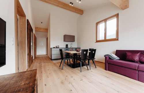 Merano Apartamento | Apartamento vacacional "Torgglbauer 4" con vistas a la montaña, piscina, terraza y Wi-Fi
