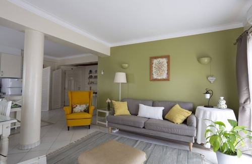 Alvor Apartamento | Apartamento vacacional "Tyler" con Wi-Fi, jardín, terrazas y piscina compartida