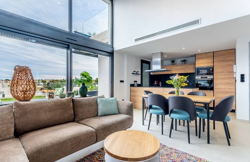Orihuela Costa Apartamento | Apartamento vacacional "Verano" con piscina climatizada, 5 terrazas privadas y Wi-Fi
