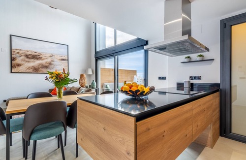 Orihuela Costa Apartamento | Apartamento vacacional "Verano" con piscina climatizada, 5 terrazas privadas y Wi-Fi