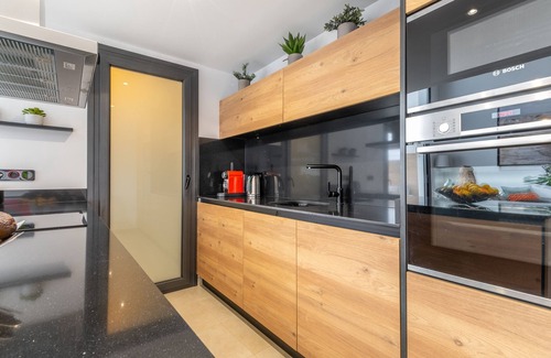 Orihuela Costa Apartamento | Apartamento vacacional "Verano" con piscina climatizada, 5 terrazas privadas y Wi-Fi