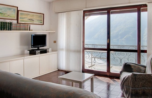 Albogasio Apartamento | Apartamento 'Appartamento vista Lago di Lugano'' directamente junto al lago, con balcón; aparcamiento disponible