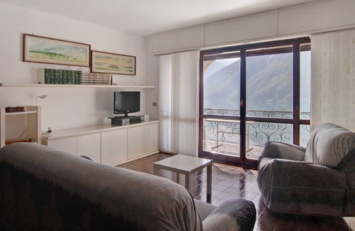 Albogasio Apartamento | Apartamento 'Appartamento vista Lago di Lugano'' directamente junto al lago, con balcón; aparcamiento disponible
