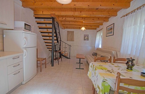 Veli Losinj Apartamento | Apartamento vacacional con terraza y aire acondicionado