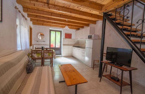 Veli Losinj Apartamento | Apartamento vacacional con terraza y aire acondicionado