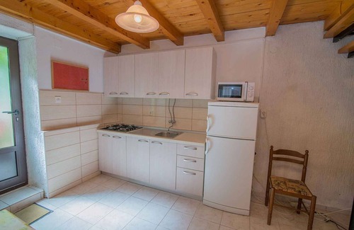Veli Losinj Apartamento | Apartamento vacacional con terraza y aire acondicionado