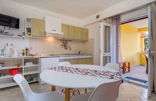 Veli Losinj Apartamento | Apartamento vacacional con balcón