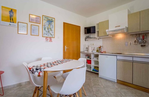 Veli Losinj Apartamento | Apartamento vacacional con balcón