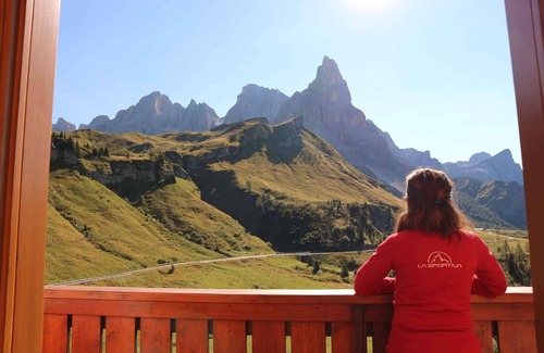 Passo Rolle Apartamento | Apartamento vacacional con vista del balcón a los Dolomitas