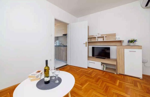 Dramalj Apartamento | Apartamento vacacional con piscina e hidromasaje de uso compartido