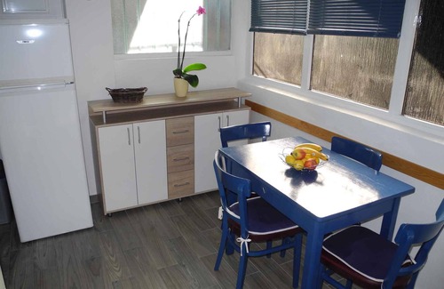 Selce Apartamento | Apartamento vacacional con piscina al aire libre a sólo 30 metros de la playa
