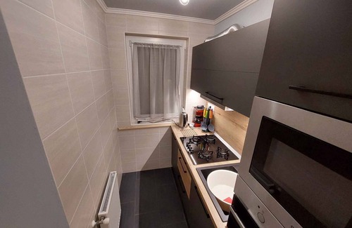 Zsorifurdo Apartamento | Casa vacacional con WiFi y parrilla al aire libre