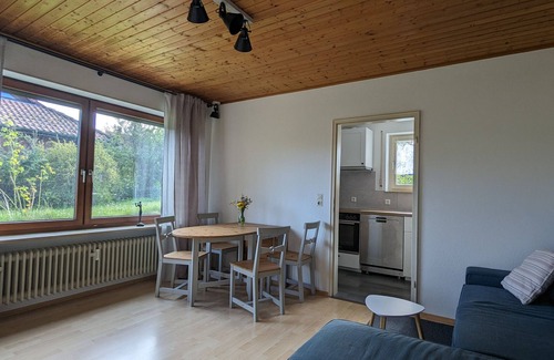 Oberlengenhardt Apartamento | Apartamento 'Ferienwohnung Wiesenblümle' con terraza privada, jardín privado y Wi-Fi