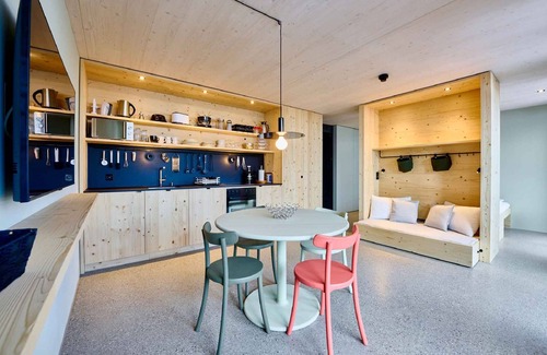 Adelboden Apartamento | Holiday apartment with balcony and ski room