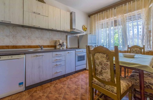 Jadranovo Apartamento | Apartamento vacacional con parrilla y wifi