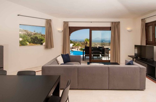 Abbiadori Apartamento | Apartamento vacacional con aire acondicionado, piscina y vistas al mar