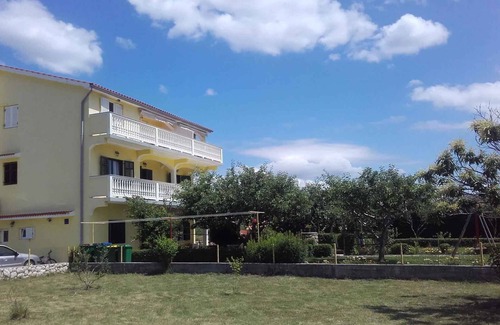Lopar Apartamento | Apartamento vacacional con 4 cuartos de baño y balcones para la familia