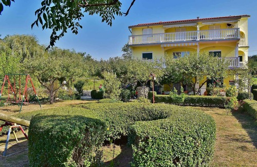 Lopar Apartamento | Apartamento vacacional con 4 cuartos de baño y balcones para la familia
