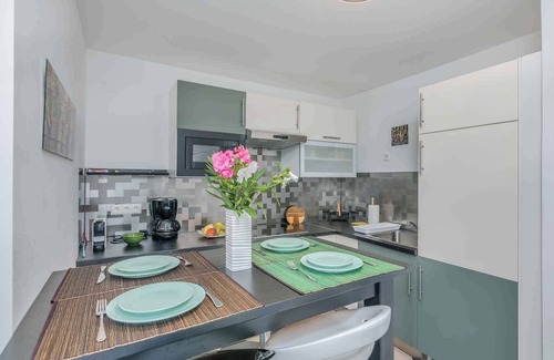 Cizici Apartamento | Apartamento vacacional Con aire acondicionado y balcón.