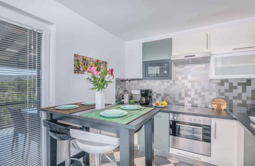 Cizici Apartamento | Apartamento vacacional Con aire acondicionado y balcón.