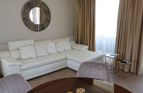 Siofok-Szabadifurdo Apartamento | Apartamento vacacional con vista y una gran terraza