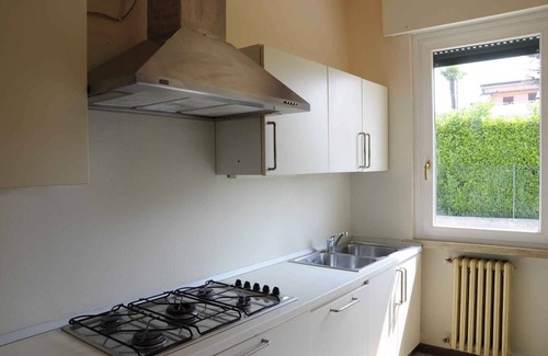 Montioni Apartamento | Apartamento vacacional con jardín privado en una ubicación conveniente al lago