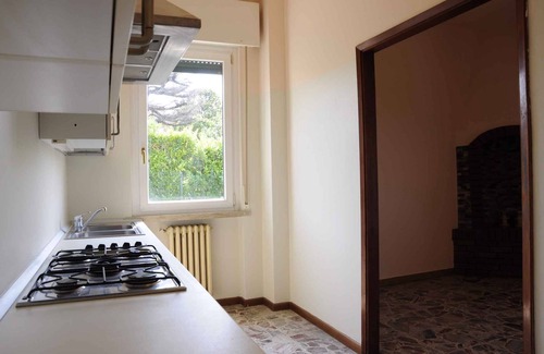 Montioni Apartamento | Apartamento vacacional con jardín privado en una ubicación conveniente al lago