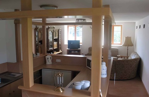 Ponedraz Apartamento | Holiday apartment with outdoor pool at the court