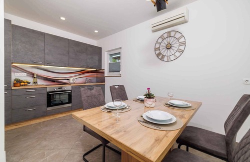Dramalj Apartamento | Apartamento vacacional con balcón con vistas al mar