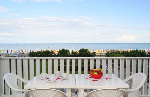 Lignano Sabbiadoro Apartamento | Apartamento vacacional con piscina