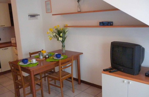 Montioni Apartamento | Apartamento vacacional con jardín privado en una ubicación conveniente al lago