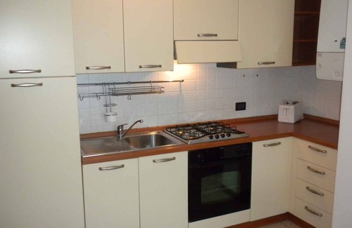 Montioni Apartamento | Apartamento vacacional con jardín privado en una ubicación conveniente al lago