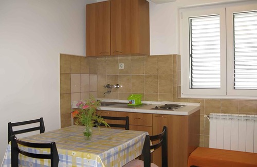 Banjol Apartamento | Apartamento vacacional con terraza y vista al mar