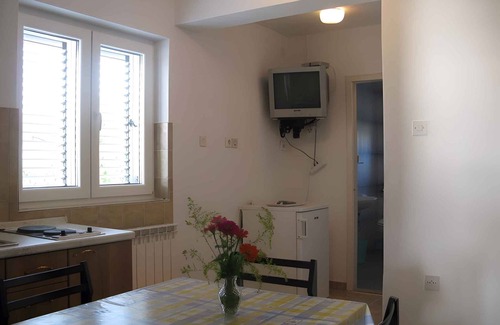 Banjol Apartamento | Apartamento vacacional con terraza y vista al mar