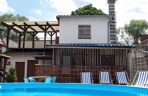 Odolov Apartamento | Apartamento vacacional con terraza, piscina y tenis de mesa