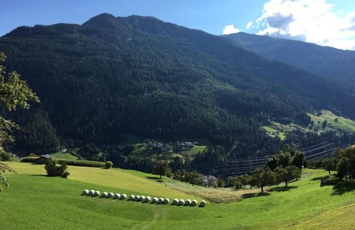 Fliess Apartamento | Apartamento vacacional "Wohnung 3 Fließ" con vistas a la montaña, balcón y Wi-Fi