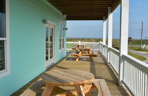 Crystal Beach Cabina | Holiday Beach Sunset - amazing "island breeze getaway" weekday & off-peak rates!