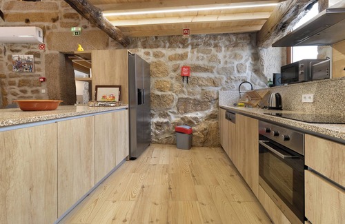 Valpacos Apartamento | Dormitorio de vacaciones "Suite Quadrupla Talefe" con vista montaña, Wi-Fi y aire acondicionado.