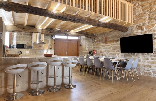 Valpacos Apartamento | Dormitorio de vacaciones "Suite Quadrupla Talefe" con vista montaña, Wi-Fi y aire acondicionado.