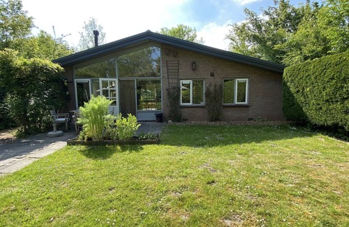 Ouwerkerk Casa | Holiday bungalow for 4 people in a quiet park in Ouwerkerk