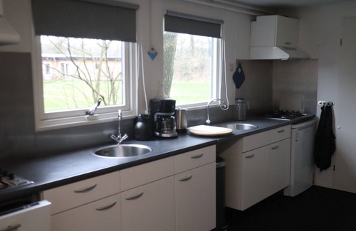 Linde Casa | Bungalow de vacaciones "Huisje-24" en zona boscosa (12 personas)