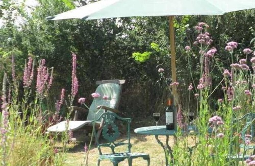 Lathus-Saint-Remy Cabaña | Holiday Cottage On Our Minifundiario