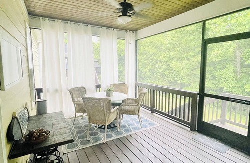 Tullahoma Cabaña | Holiday Cottage at Tim's Ford Lake next to Marina and Restaurant