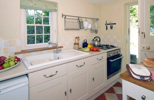 Cosheston Cabaña | 3 bedroom accommodation in Upton Castle