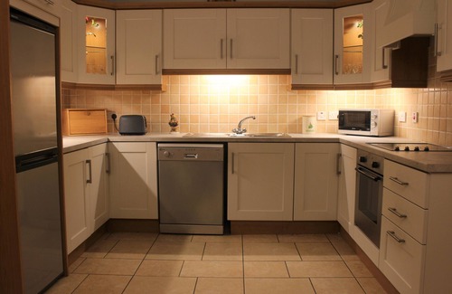 Milford Cabaña | Holiday Cottage With Hot-Tub
