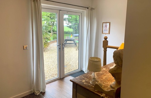 Louth Cabaña | Holiday Cottages with Pool, Sleeps 6