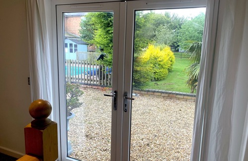 Louth Cabaña | Holiday Cottages with Pool, Sleeps 6