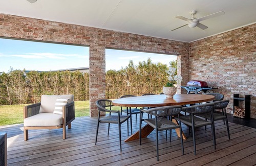 Berry Casa | Holiday Crescent – Spacious, stylish retreat with pool, perfect