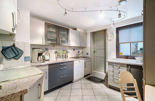 Schonach im Schwarzwald Apartamento | Apartamento vacacional 'Im Salzgässle' con vistas a la montaña, jardín comunitario y Wi-Fi